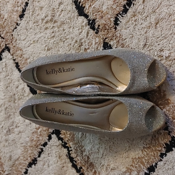 Kelly & Kate 3" Silver and Gold Heels - Picture 1 of 9